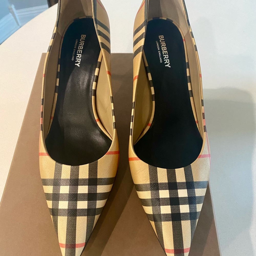 Burberry Aubri Kitten Heels size 41 - Picture 1 of 6